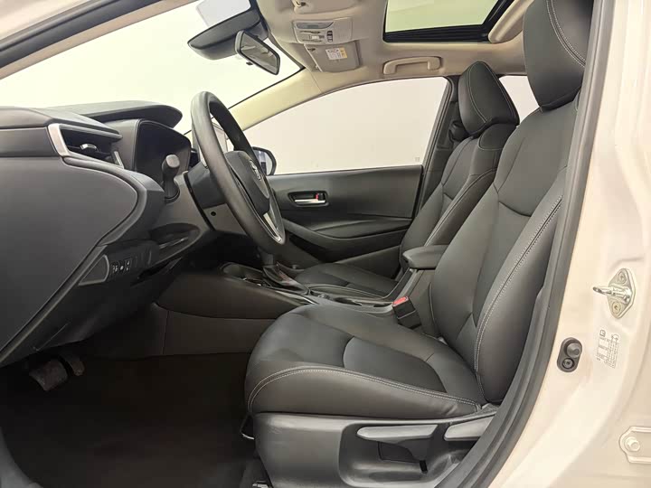 Фото 4 - Toyota Corolla