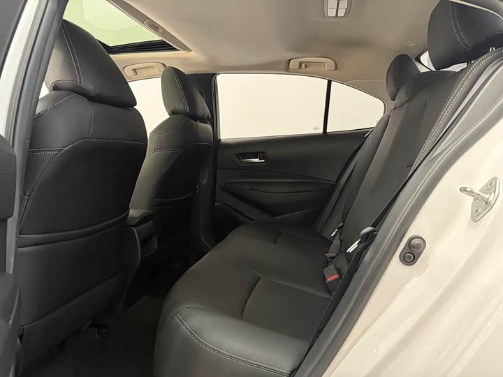 Фото 7 - Toyota Corolla