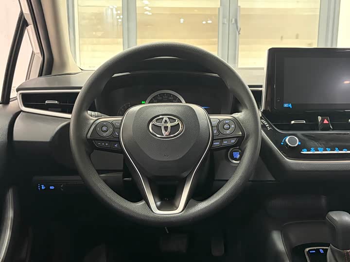 Фото 9 - Toyota Corolla