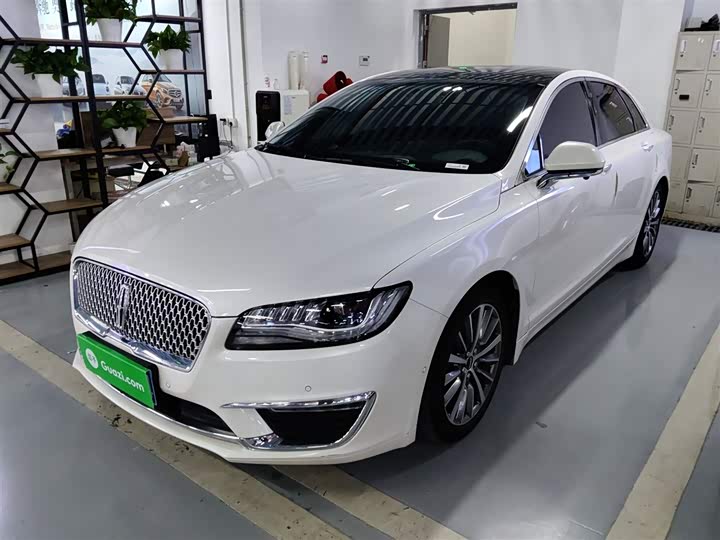Фото 1 - Lincoln MKZ