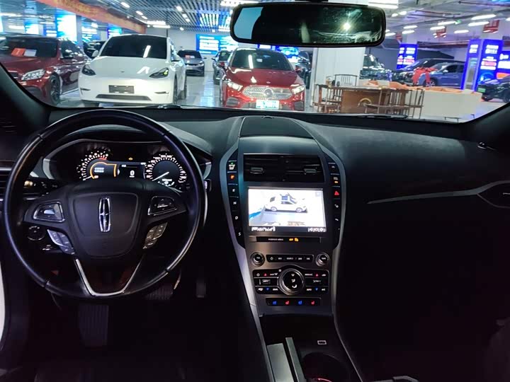 Фото 10 - Lincoln MKZ