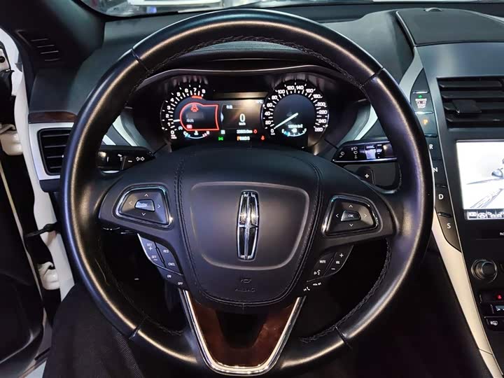 Фото 11 - Lincoln MKZ