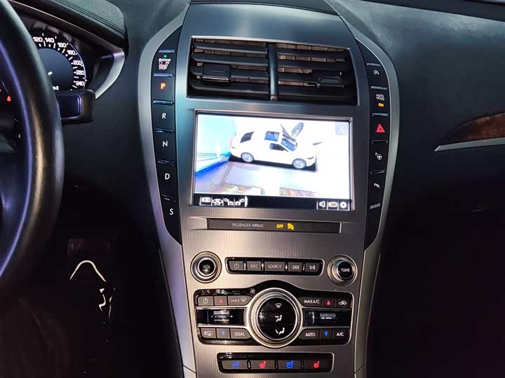 Фото 13 - Lincoln MKZ