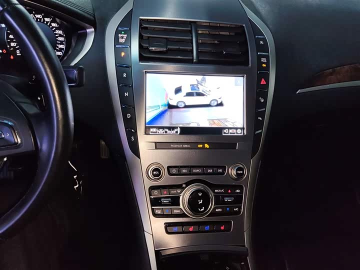 Фото 14 - Lincoln MKZ