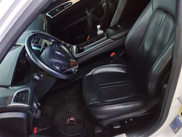 Фото 15 - Lincoln MKZ