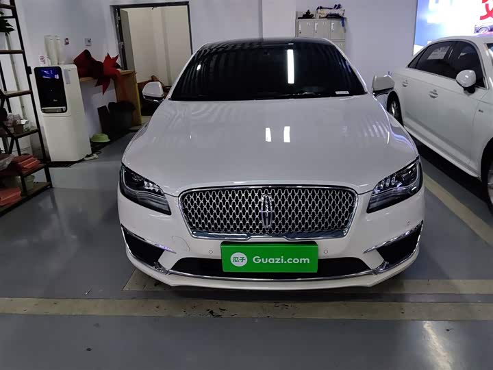 Фото 3 - Lincoln MKZ