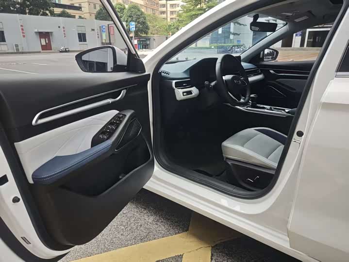 Фото 10 - Geely Emgrand