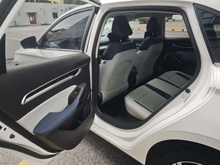 Фото 11 - Geely Emgrand