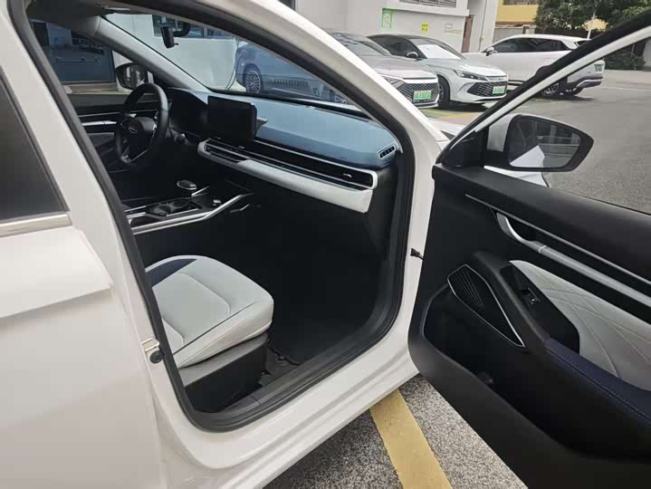 Фото 12 - Geely Emgrand