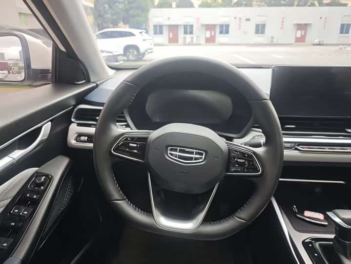 Фото 14 - Geely Emgrand