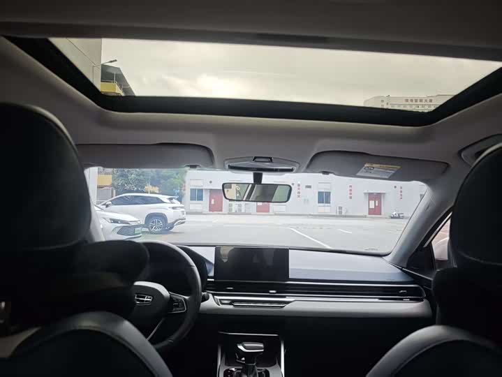 Фото 16 - Geely Emgrand