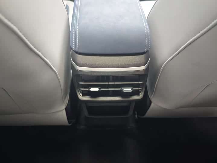 Фото 17 - Geely Emgrand