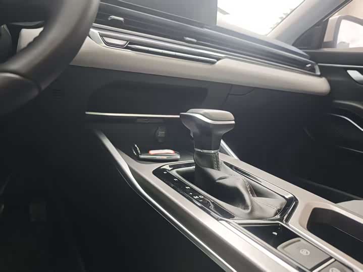 Фото 18 - Geely Emgrand