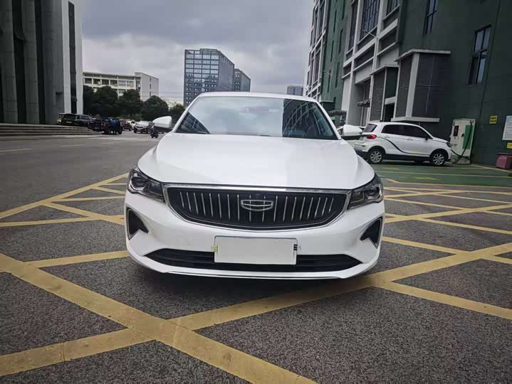 Фото 2 - Geely Emgrand