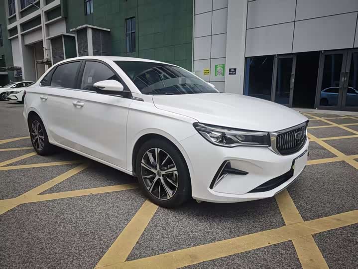 Фото 3 - Geely Emgrand