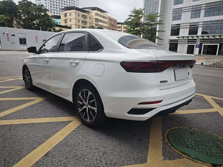 Фото 5 - Geely Emgrand