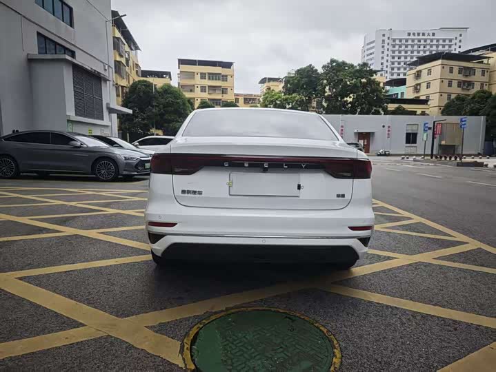 Фото 6 - Geely Emgrand