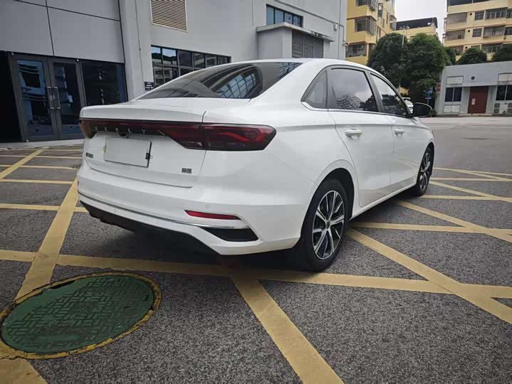 Фото 7 - Geely Emgrand