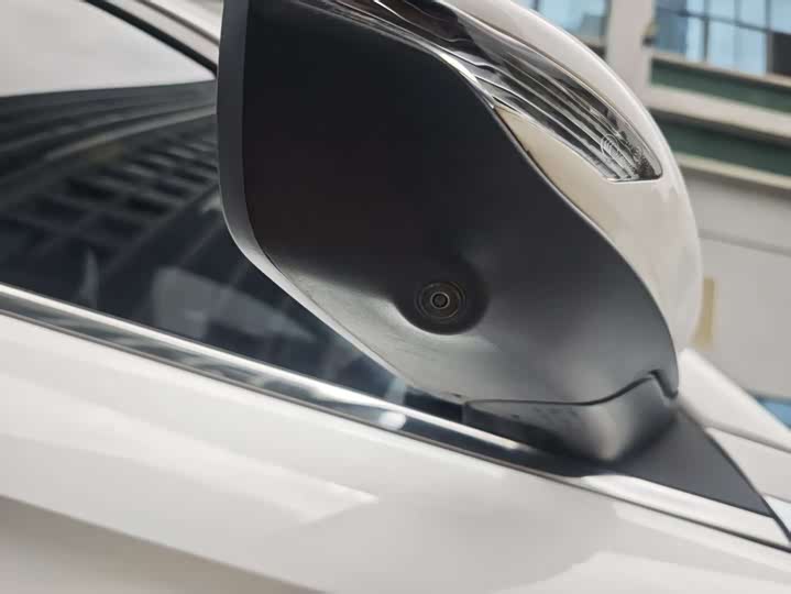 Фото 9 - Geely Emgrand