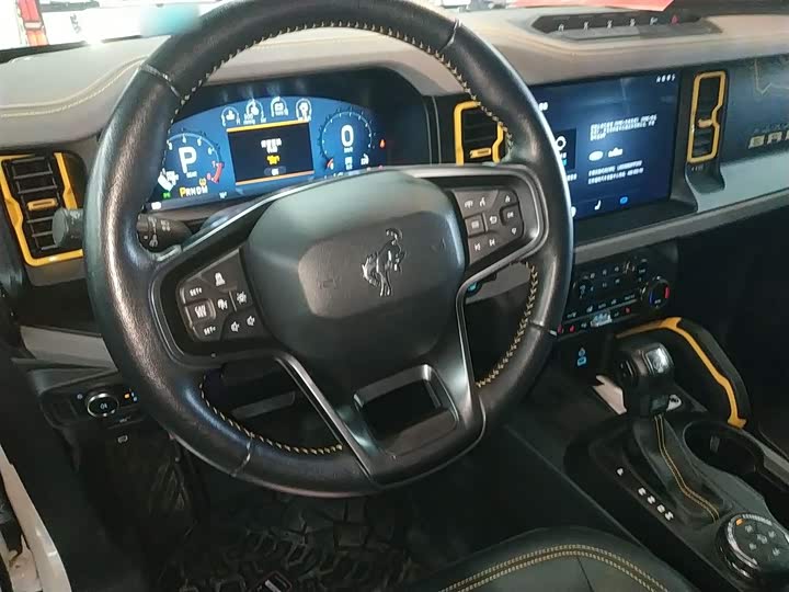 Фото 11 - Ford Bronco