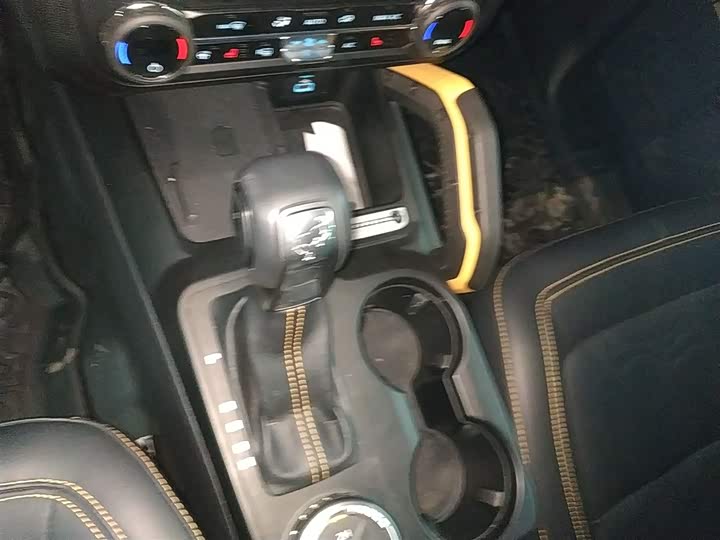 Фото 14 - Ford Bronco