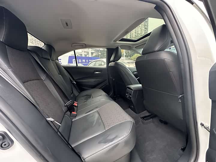 Фото 12 - Toyota Corolla