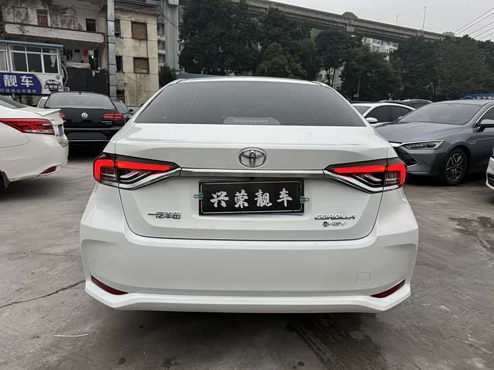 Фото 4 - Toyota Corolla