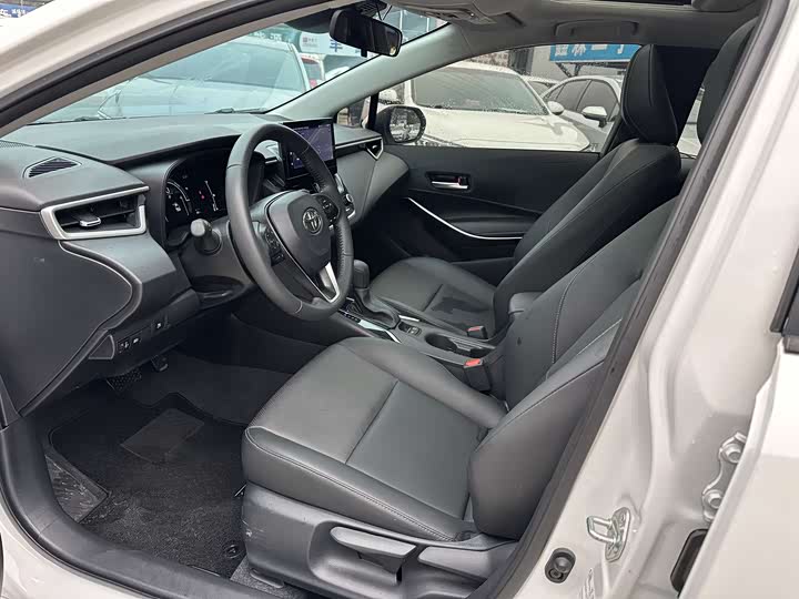 Фото 9 - Toyota Corolla