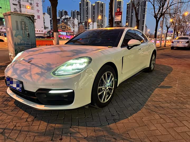 Фото 1 - Porsche Panamera