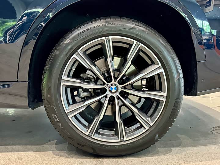 Фото 17 - BMW X5