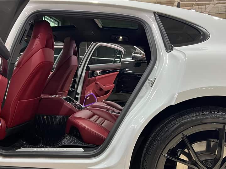 Фото 24 - Porsche Panamera