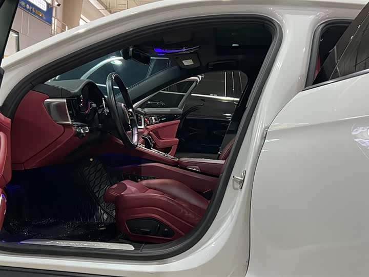 Фото 25 - Porsche Panamera