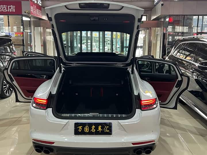 Фото 26 - Porsche Panamera