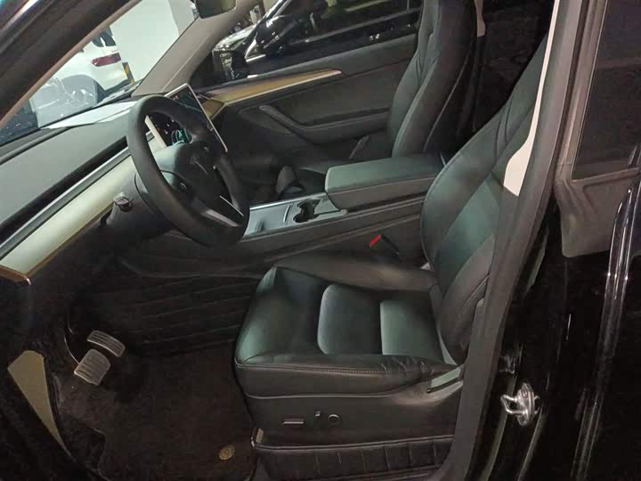 Фото 15 - Tesla Model Y