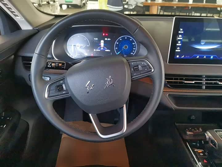 Фото 14 - Hongqi E-QM5