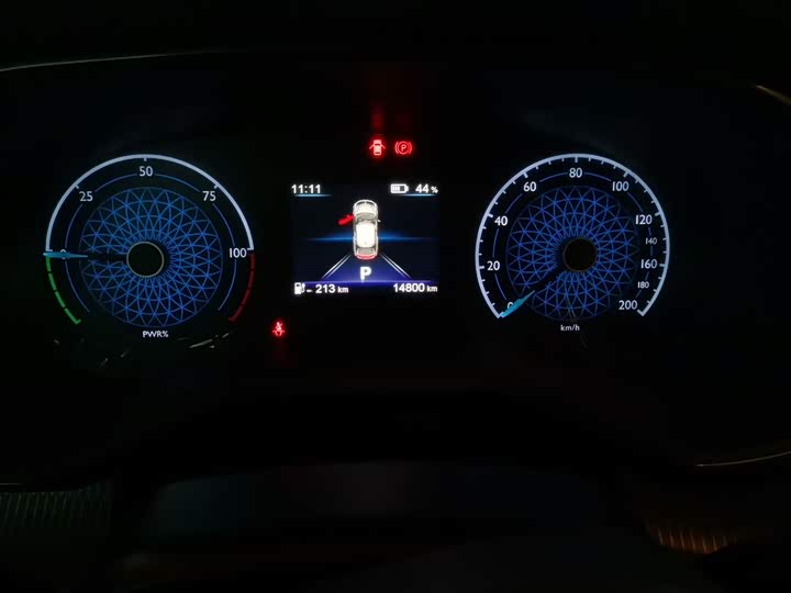 Фото 15 - Hongqi E-QM5