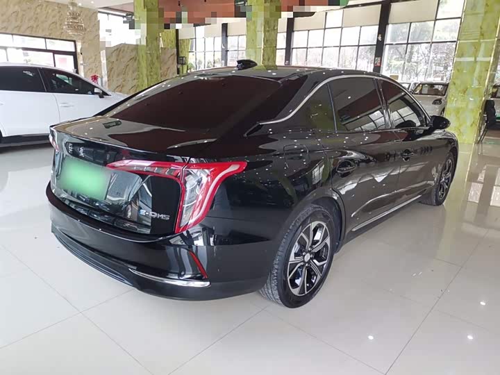 Фото 9 - Hongqi E-QM5