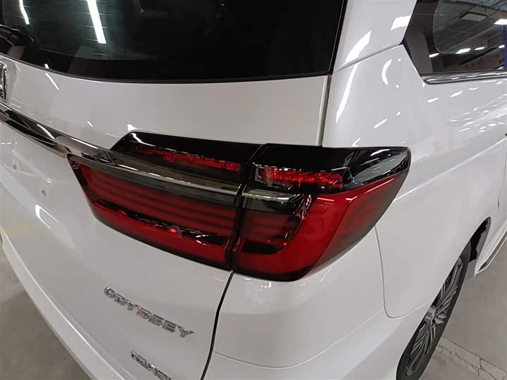 Фото 8 - Honda Odyssey