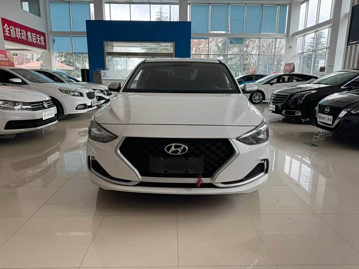 Фото 2 - Hyundai Celesta