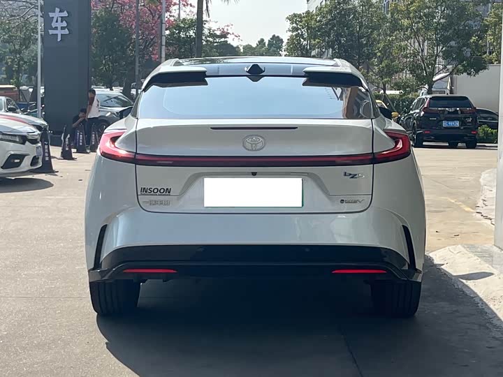 Фото 3 - Toyota bZ5