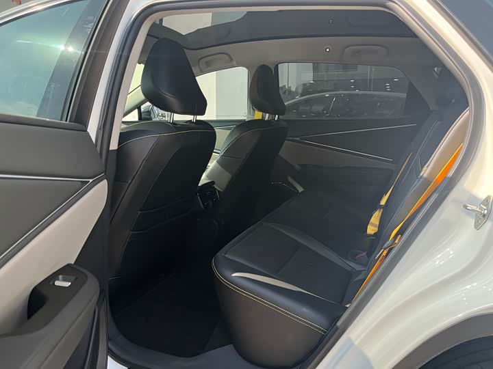 Фото 6 - Toyota bZ5