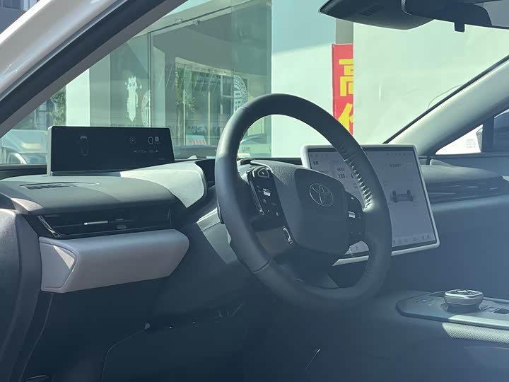 Фото 7 - Toyota bZ5