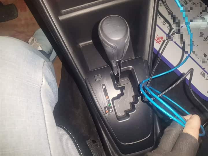 Фото 6 - Toyota Yaris L Hatchback