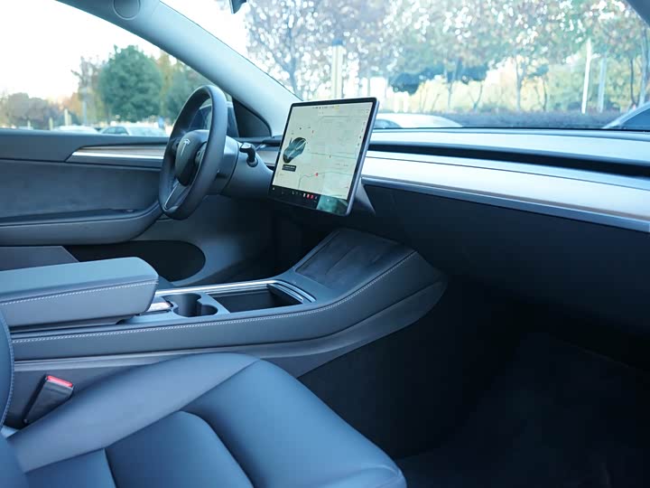 Фото 10 - Tesla Model Y