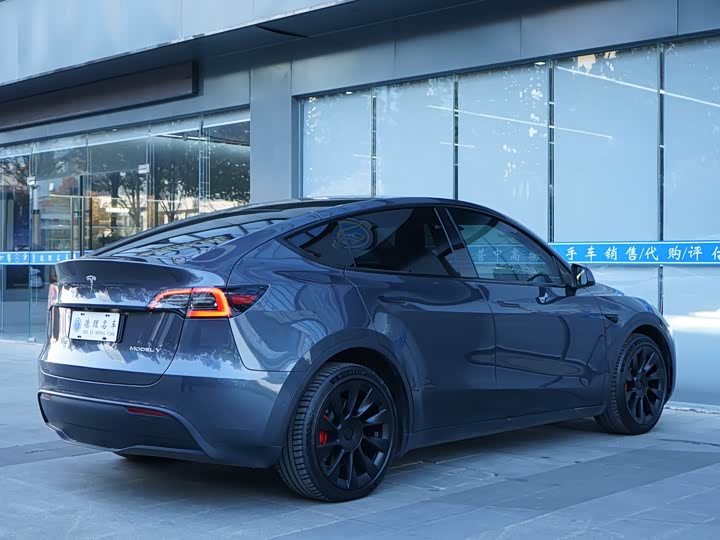 Фото 13 - Tesla Model Y