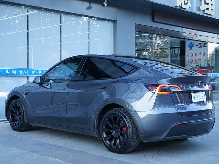 Фото 15 - Tesla Model Y