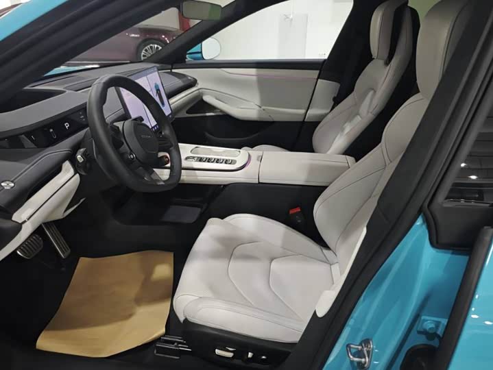 Фото 13 - Xiaomi SU7