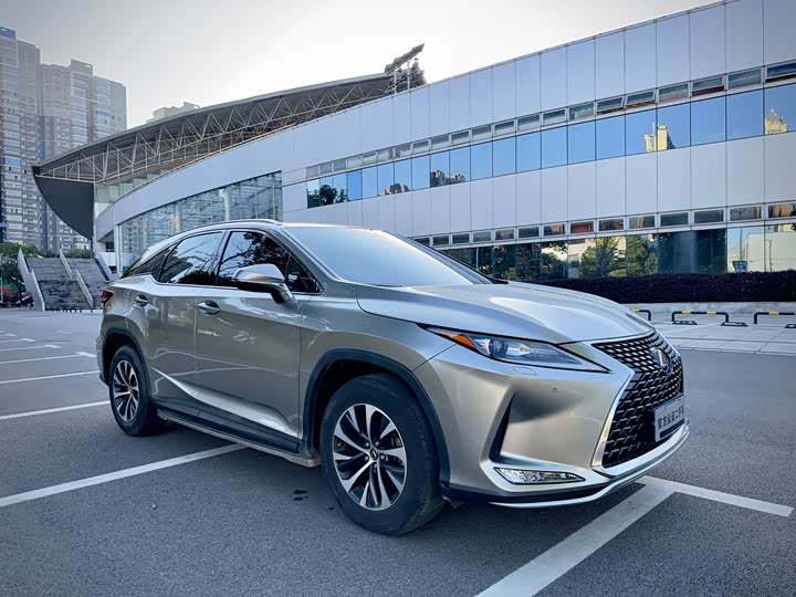 Фото 3 - Lexus RX