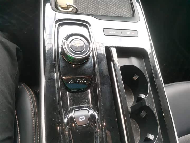 Фото 14 - GAC Aion S