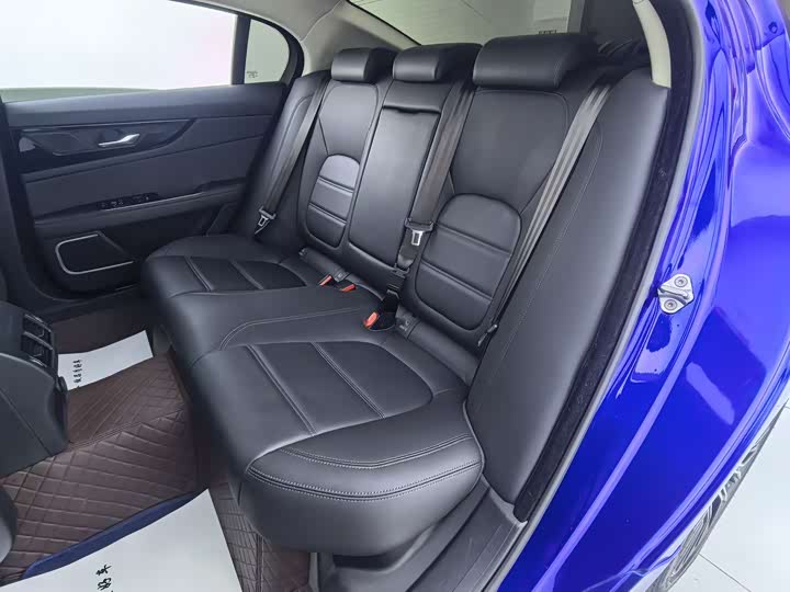 Фото 10 - Jaguar XE L